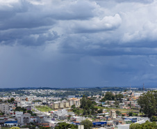 SIMEPAR - COM FIM DO FENÔMENO LA NIÑA, FEVEREIRO SEGUIRÁ COM TEMPO ABAFADO E CHUVAS DE VERÃO