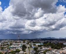 SIMEPAR - APÓS SHOW DE RAIOS NO CÉU, CHUVA DIMINUI E TEMPERATURAS SEGUEM NA GANGORRA NO PARANÁ NESTA SEMANA