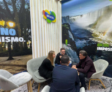Destinos, serviços e gastronomia paranaense são destaques em feira de turismo na Espanha