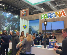 Destinos, serviços e gastronomia paranaense são destaques em feira de turismo na Espanha
