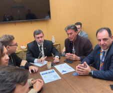 Destinos, serviços e gastronomia paranaense são destaques em feira de turismo na Espanha