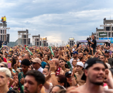 Jeito Moleque toca Cristiano Araújo e Charlie Brown Jr. em show do Verão Maior Paraná