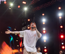 Jeito Moleque toca Cristiano Araújo e Charlie Brown Jr. em show do Verão Maior Paraná