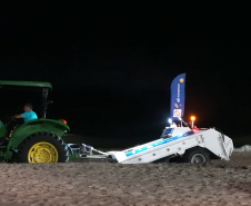 Sanepar - Trabalho da Sanepar durante a madrugada garante praias limpas e seguras após shows no Litoral