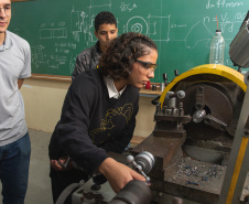 Educação profissional escolas estaduais reabrem matrículas para cursos técnicos no Paraná