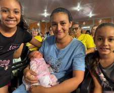 Nascer Bem: Estado inicia calendário de 2026 com entrega de 366 kits nas regiões Oeste e Sudoeste