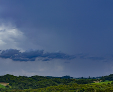 SEMANA DE CHUVA TERÁ TEMPERATURAS MAIS AMENAS NO PARANÁ