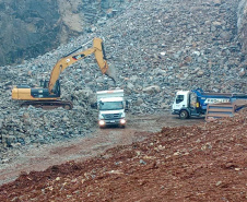 PR-445 Material rochoso após detonação