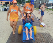 Praia Acessível realiza 250 atendimentos na primeira semana da temporada 2025/2026