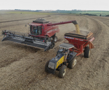 Agro soma R$ 1,26 bilhão em contratações do BRDE no Paraná e banco prepara programação especial para Show Rural 2026