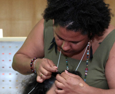 Verão Maior Paraná trancistas e artesãos valorizam diversidade com oficinas gratuitas