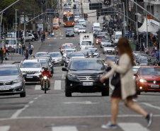 Mais de 22,4 mil paranaenses têm CNH renovada de forma gratuita no primeiro dia de implantação da renovação automática