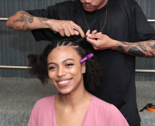 Verão Maior Paraná trancistas e artesãos valorizam diversidade com oficinas gratuitas