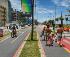 SIMEPAR - PAINÉIS DO SIMEPAR TRAZEM PREVISÃO DO TEMPO ATUALIZADA PARA OS TURISTAS NO LITORAL