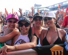 Prova de resistência: fãs ficam 24h na fila para show de Gusttavo Lima