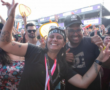 Prova de resistência: fãs ficam 24h na fila para show de Gusttavo Lima