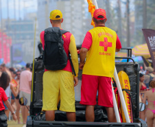 Com direito a banho de mangueira, Corpo de Bombeiros realiza mais de 17 mil atendimentos no final de semana