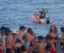 Com direito a banho de mangueira, Corpo de Bombeiros realiza mais de 17 mil atendimentos no final de semana