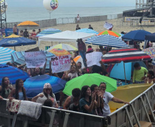 Público madruga e garante lugar para show de Ana Castela no Litoral