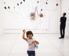 Fwd: Novo miniauditório do MON é inaugurado com exposição de fotos de Dico Kremer