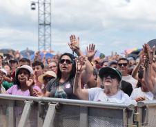 O Padre Reginaldo Manzotti  durante  missa no Verão Maior Paraná, em Matinhos - 08/02/2026 - Foto: Geraldo Bubniak/AEN