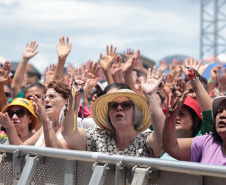 O Padre Reginaldo Manzotti  durante  missa no Verão Maior Paraná, em Matinhos - 08/02/2026 - Foto: Geraldo Bubniak/AEN