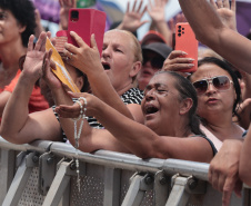 O Padre Reginaldo Manzotti  durante  missa no Verão Maior Paraná, em Matinhos - 08/02/2026 - Foto: Geraldo Bubniak/AEN