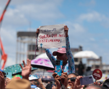 O Padre Reginaldo Manzotti  durante  missa no Verão Maior Paraná, em Matinhos - 08/02/2026 - Foto: Geraldo Bubniak/AEN