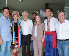 O governador em exercício Darci Piana e o secretário de Agricultura e Abastecimento, Márcio Nunes, assinam nesta sexta-feira (20) a liberação de R$ 34,8 milhões para pavimentação de duas estradas rurais de Roncador