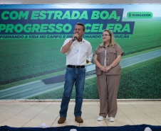 O governador em exercício Darci Piana e o secretário de Agricultura e Abastecimento, Márcio Nunes, assinam nesta sexta-feira (20) a liberação de R$ 34,8 milhões para pavimentação de duas estradas rurais de Roncador