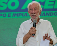 O governador em exercício Darci Piana e o secretário de Agricultura e Abastecimento, Márcio Nunes, assinam nesta sexta-feira (20) a liberação de R$ 34,8 milhões para pavimentação de duas estradas rurais de Roncador