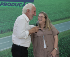 O governador em exercício Darci Piana e o secretário de Agricultura e Abastecimento, Márcio Nunes, assinam nesta sexta-feira (20) a liberação de R$ 34,8 milhões para pavimentação de duas estradas rurais de Roncador