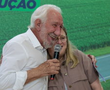O governador em exercício Darci Piana e o secretário de Agricultura e Abastecimento, Márcio Nunes, assinam nesta sexta-feira (20) a liberação de R$ 34,8 milhões para pavimentação de duas estradas rurais de Roncador