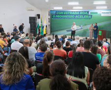 O governador em exercício Darci Piana e o secretário de Agricultura e Abastecimento, Márcio Nunes, assinam nesta sexta-feira (20) a liberação de R$ 34,8 milhões para pavimentação de duas estradas rurais de Roncador