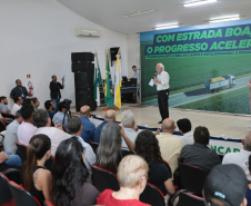 O governador em exercício Darci Piana e o secretário de Agricultura e Abastecimento, Márcio Nunes, assinam nesta sexta-feira (20) a liberação de R$ 34,8 milhões para pavimentação de duas estradas rurais de Roncador
