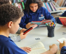 Governo do Paraná conclui entrega de carteiras hexagonais para 2.060 escolas da rede estadual