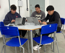 Governo do Paraná conclui entrega de carteiras hexagonais para 2.060 escolas da rede estadual