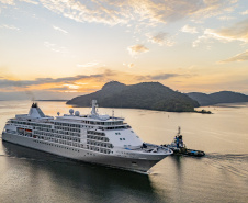 Navio de cruzeiros traz turistas da América do Norte e da Europa ao litoral do Paraná