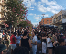 Folia antes da data: Curitiba atrai turistas em um dos maiores pré-carnavais do país