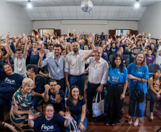 ntrega de kits escolares para APAE's