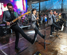 Palcos Sunset levam milhares a shows gratuitos de artistas  paranaenses