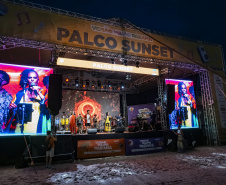 Palcos Sunset levam milhares a shows gratuitos de artistas  paranaenses
