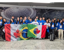 Último grupo de estudantes do Ganhando o Mundo embarcou para o Canadá neste domingo (08)