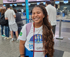 Último grupo de estudantes do Ganhando o Mundo embarcou para o Canadá neste domingo (08)