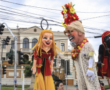 Folia antes da data: Curitiba atrai turistas em um dos maiores pré-carnavais do país