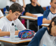 Procura por colégios cívico-militares cresce e fila chega a 20 mil estudantes no Paraná