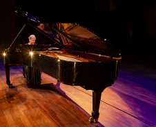 Novo piano marca aporte histórico no Teatro Guaíra e inaugura temporada da OSP