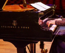 Novo piano marca aporte histórico no Teatro Guaíra e inaugura temporada da OSP