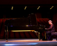 Novo piano marca aporte histórico no Teatro Guaíra e inaugura temporada da OSP