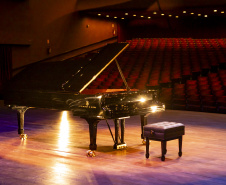 Novo piano marca aporte histórico no Teatro Guaíra e inaugura temporada da OSP